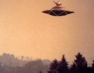 Santa-UFO-02.jpg