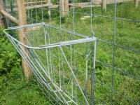 Hayfeeder 013-720.jpg