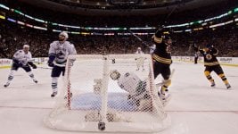 Bruins rout Canucks in Game 3           8 to 1.jpg