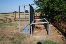 hoof trimming table showing hydraulic.JPG